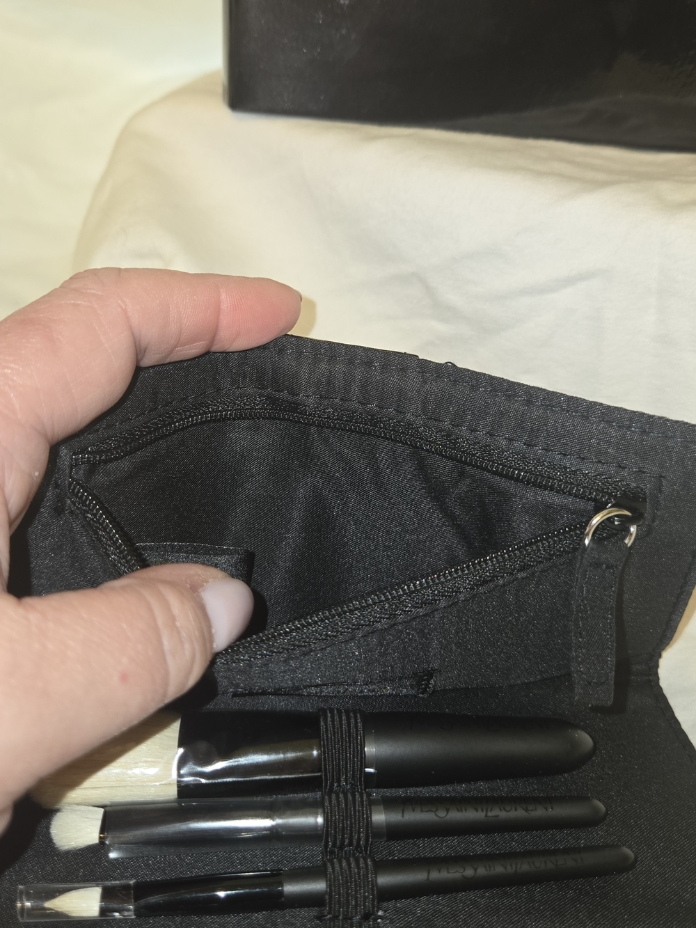 Yves Saint Laurent Black Makeup Brush Set + Bookmark With Charms - Picture 10 of 10